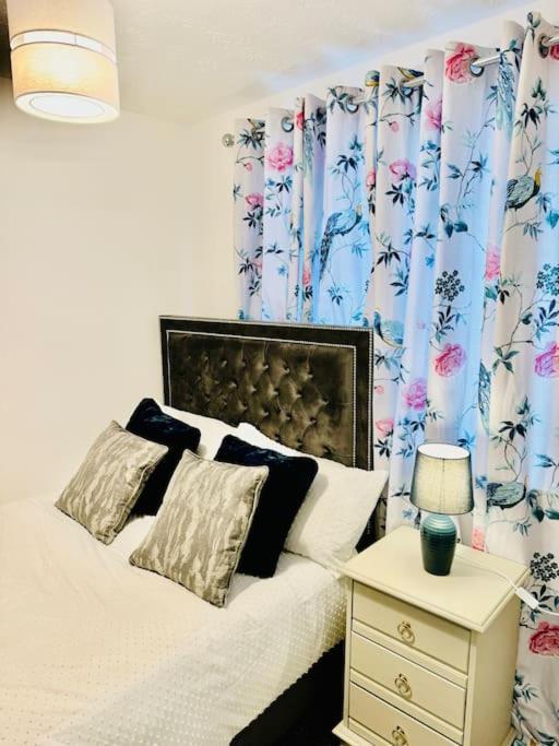 Villa Luxury 4 Bed House In Coventry Extérieur photo